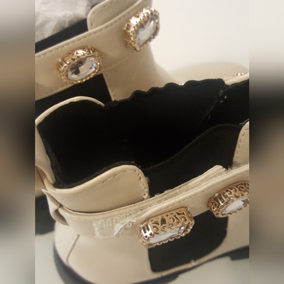 Madden Girl Honey Ankle Boots, Almond color, Size 9.5, Never worn, no box top - Picture 7 of 7